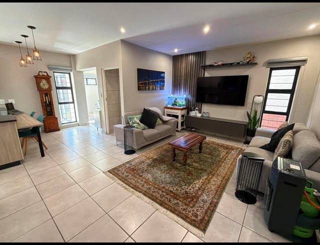 2 BEDROOM TOWNHOUSE FOR SALE IN FERNDALE